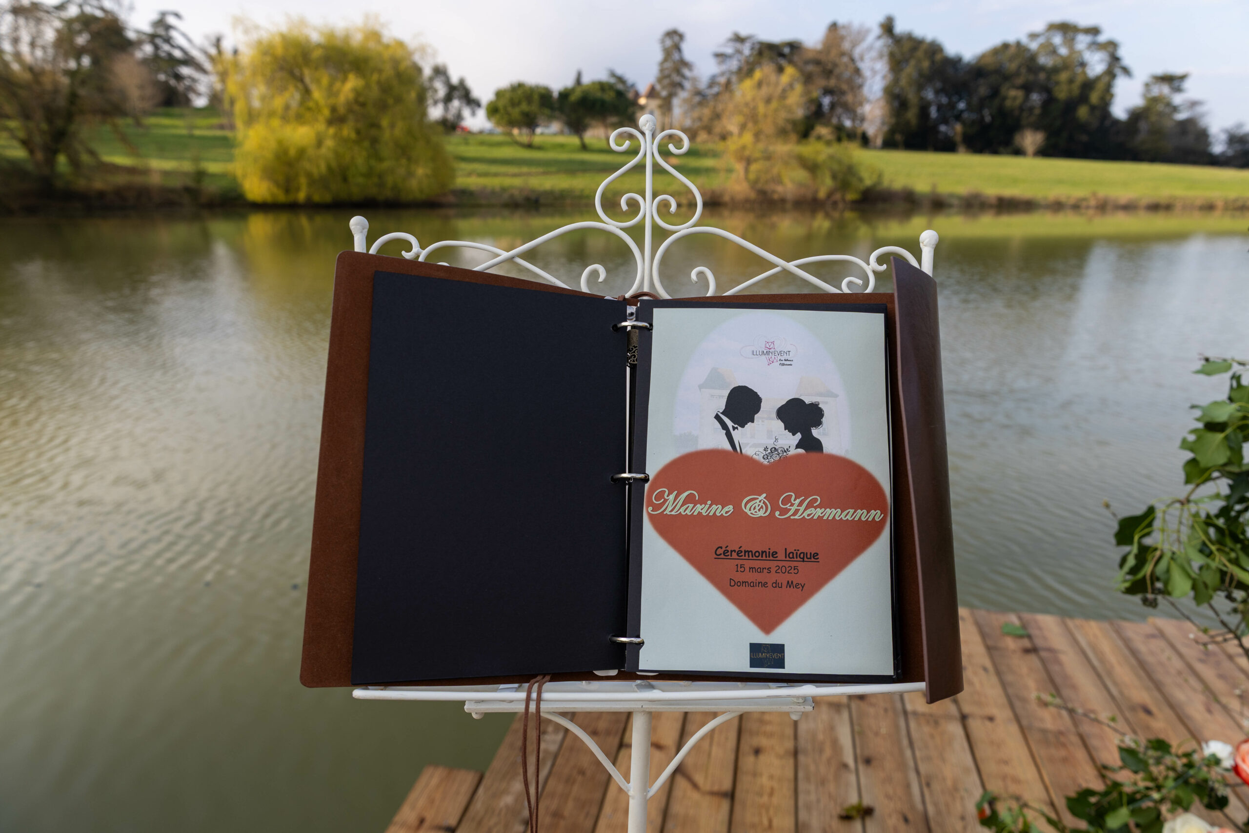 Cérémonie laïque Marine et Hermann par illumin-event sur ponton champêtre en occitanie