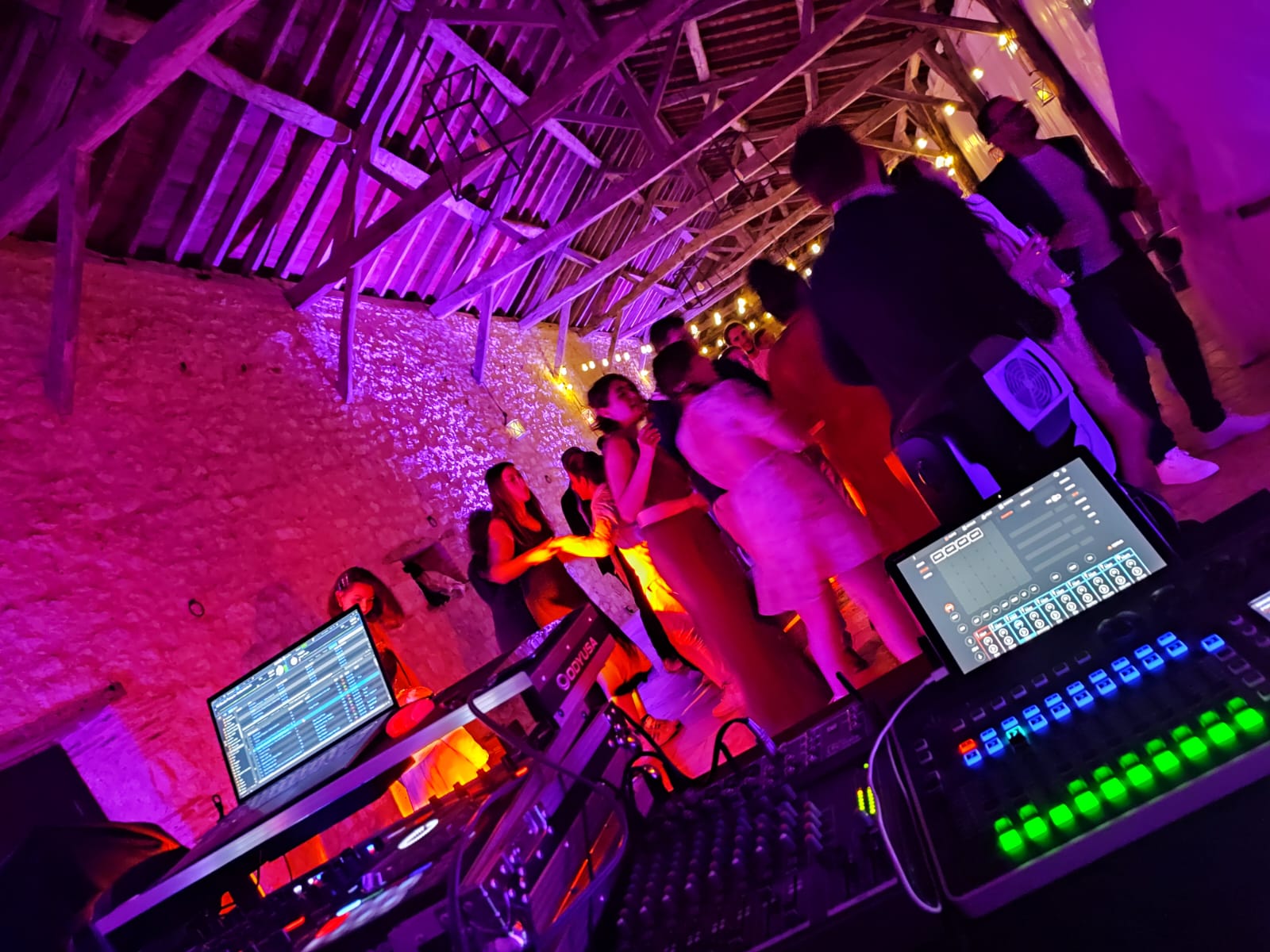 Soirée dansante illumin-event avec DJ et jeux de lumière en occitanie